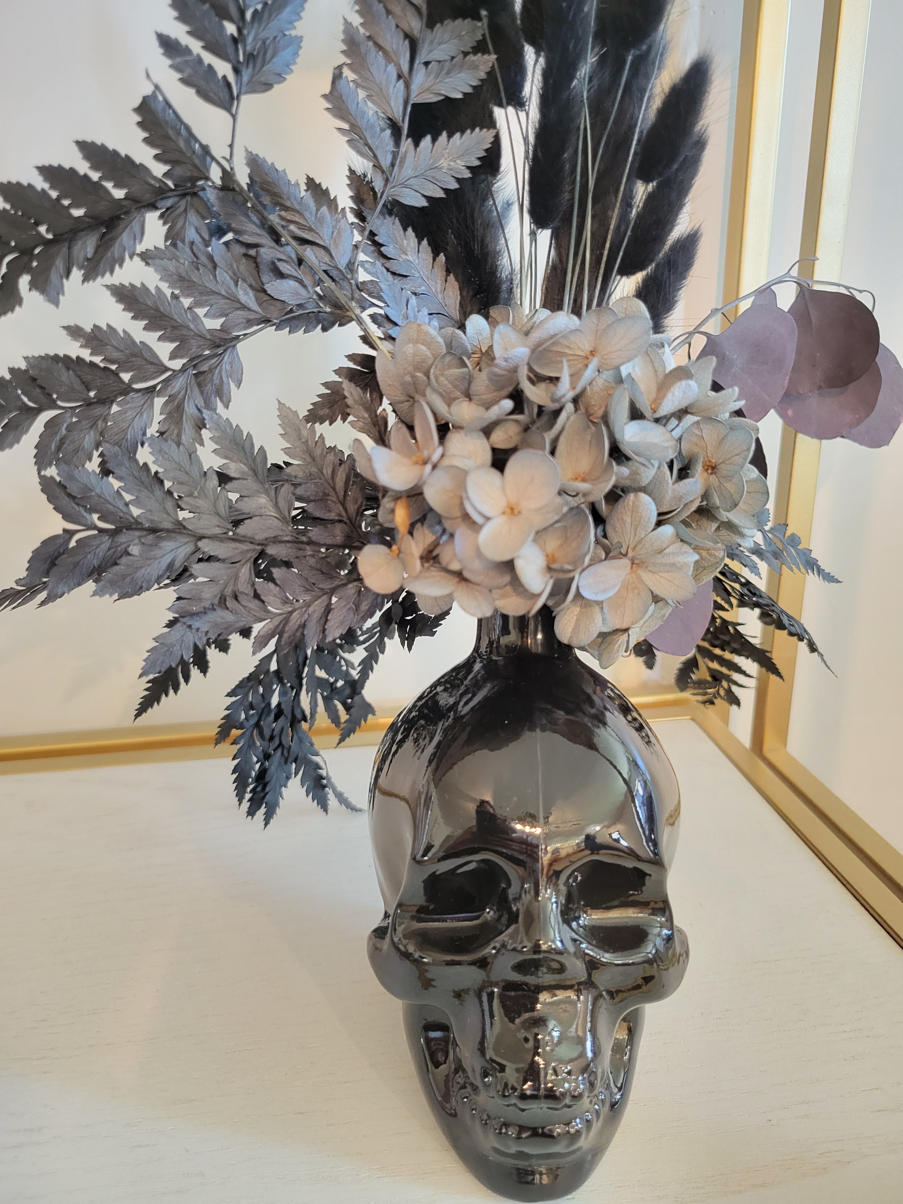 Gothic skull queen arrangement with vase-Pampas B