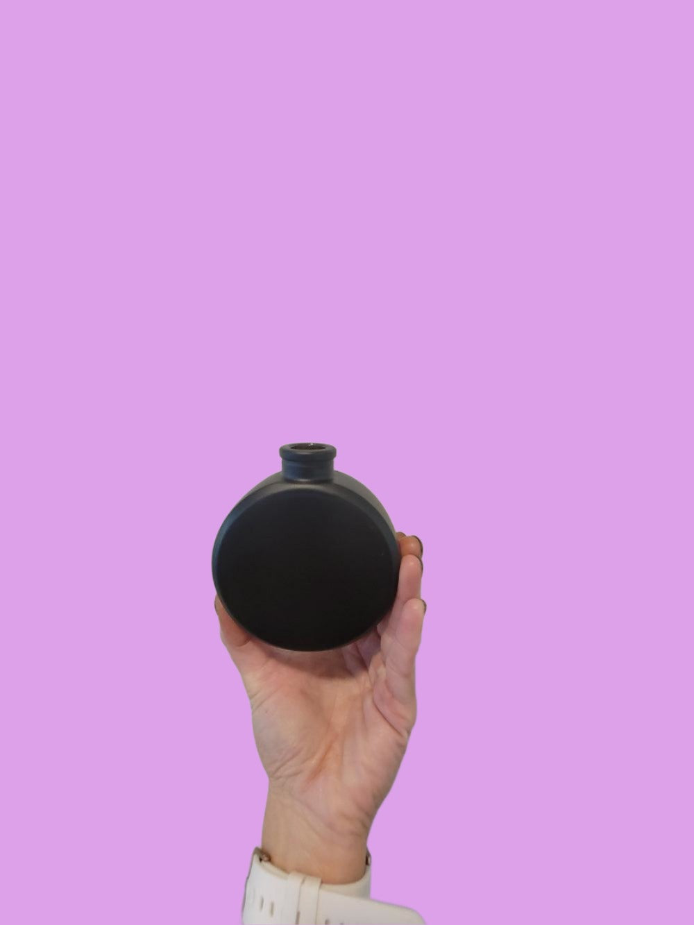 Matte Black Circle Small Vase-Vase-Pampas B